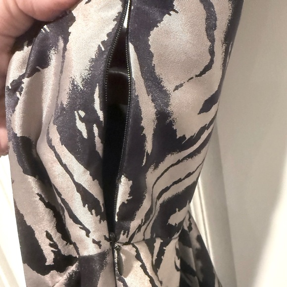 Bebe EUC Size XS Black & Gray Zebra Print Sleeveless Zippered Mini Dress (0601) - Picture 7 of 14